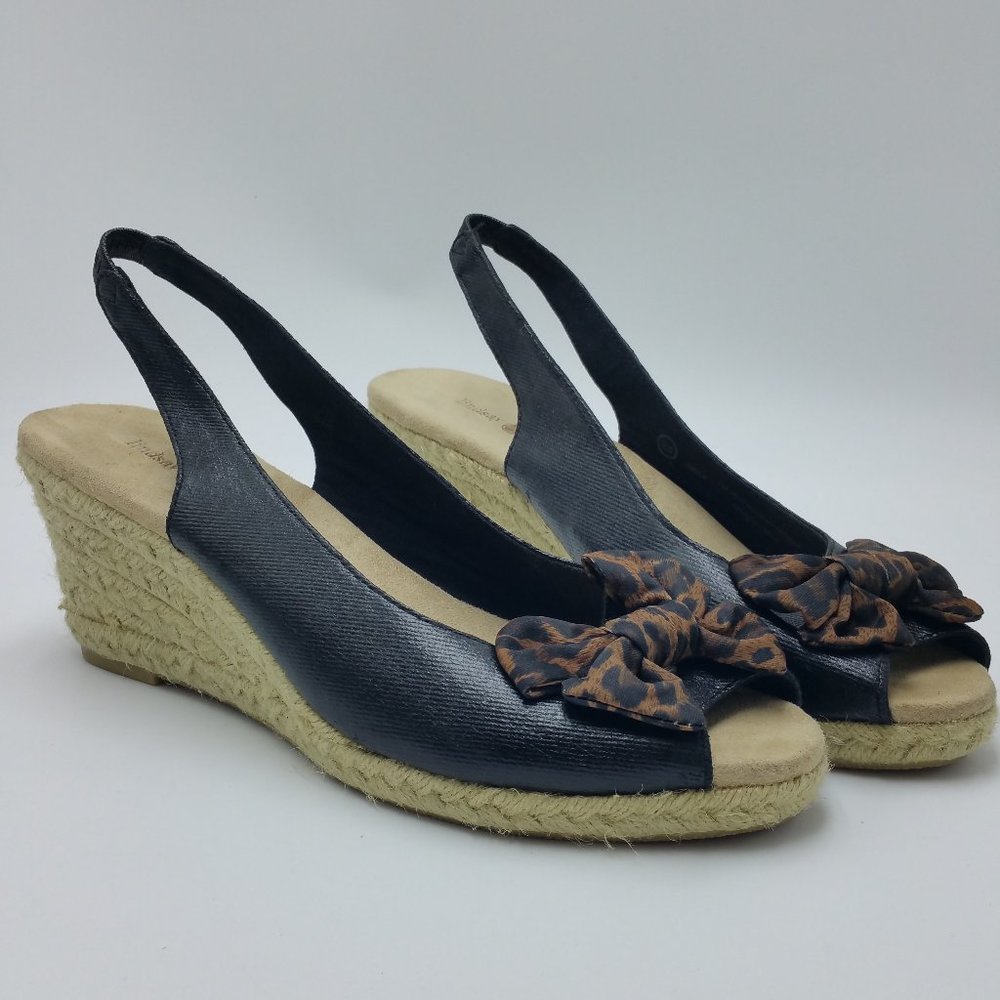 Lindsay Phillips Wedge Open Toe, Black With Tan Bow, Size 9.5